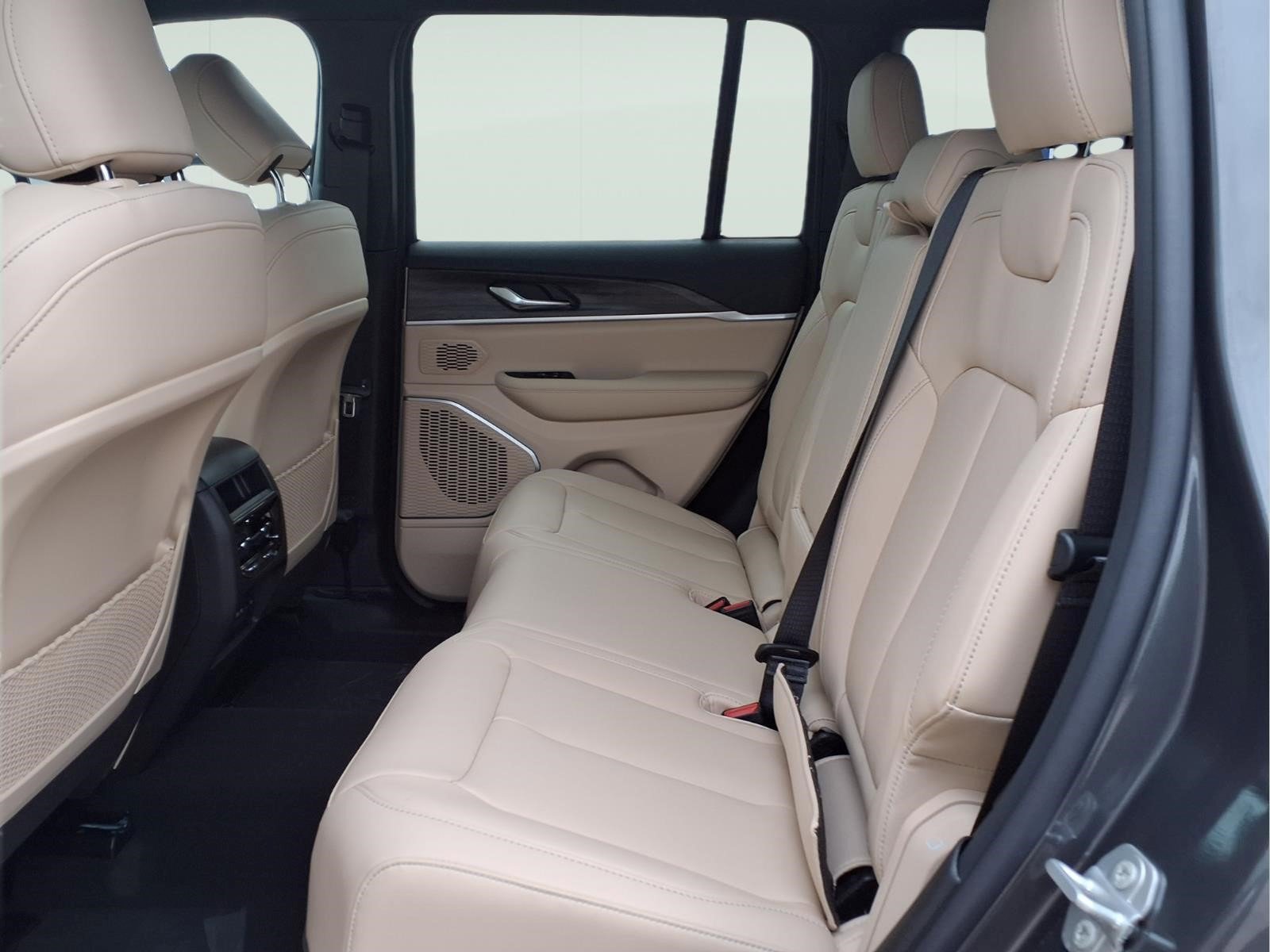 New 2026 Jeep Grand Cherokee Limited AWD/4WD image 11