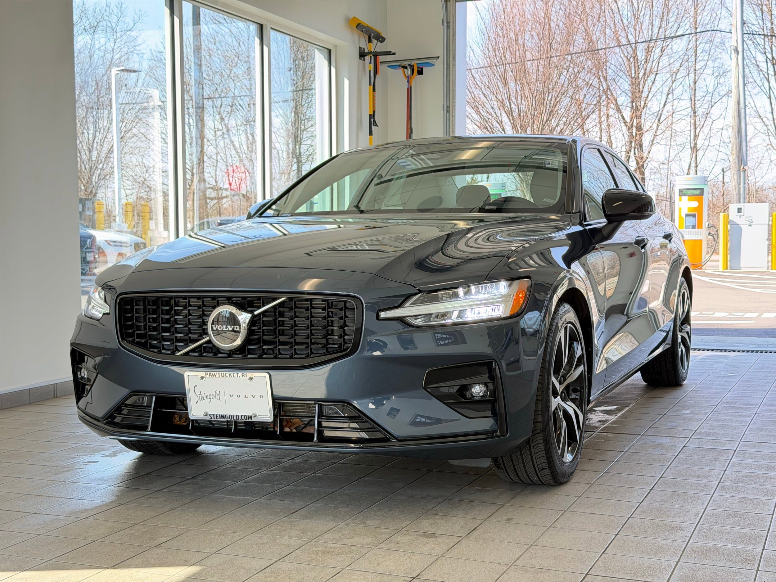 Certified 2025 Volvo S60 B5 Core image 2