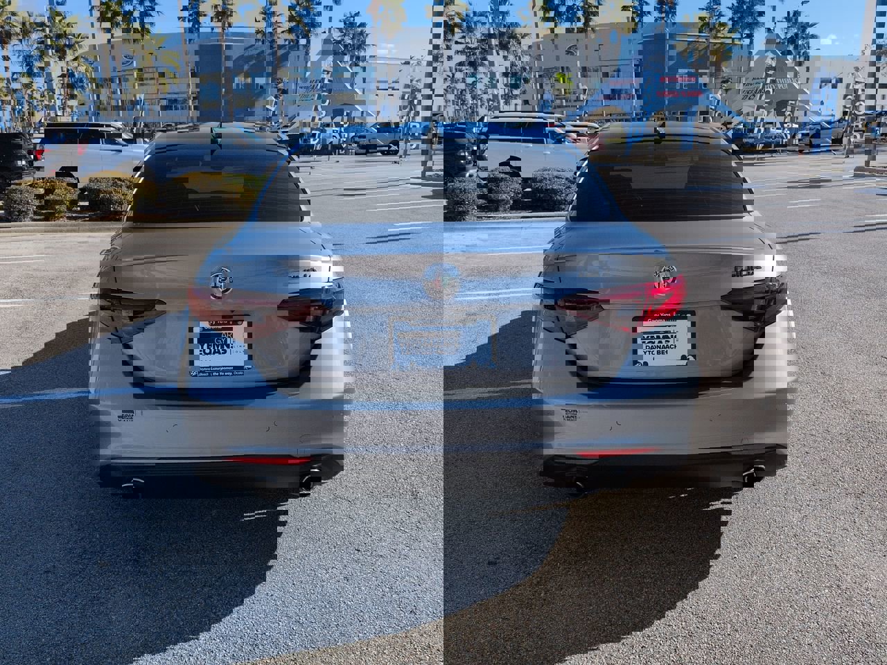 Used 2021 Alfa Romeo Giulia Sprint w/ Nero Edizione image 5