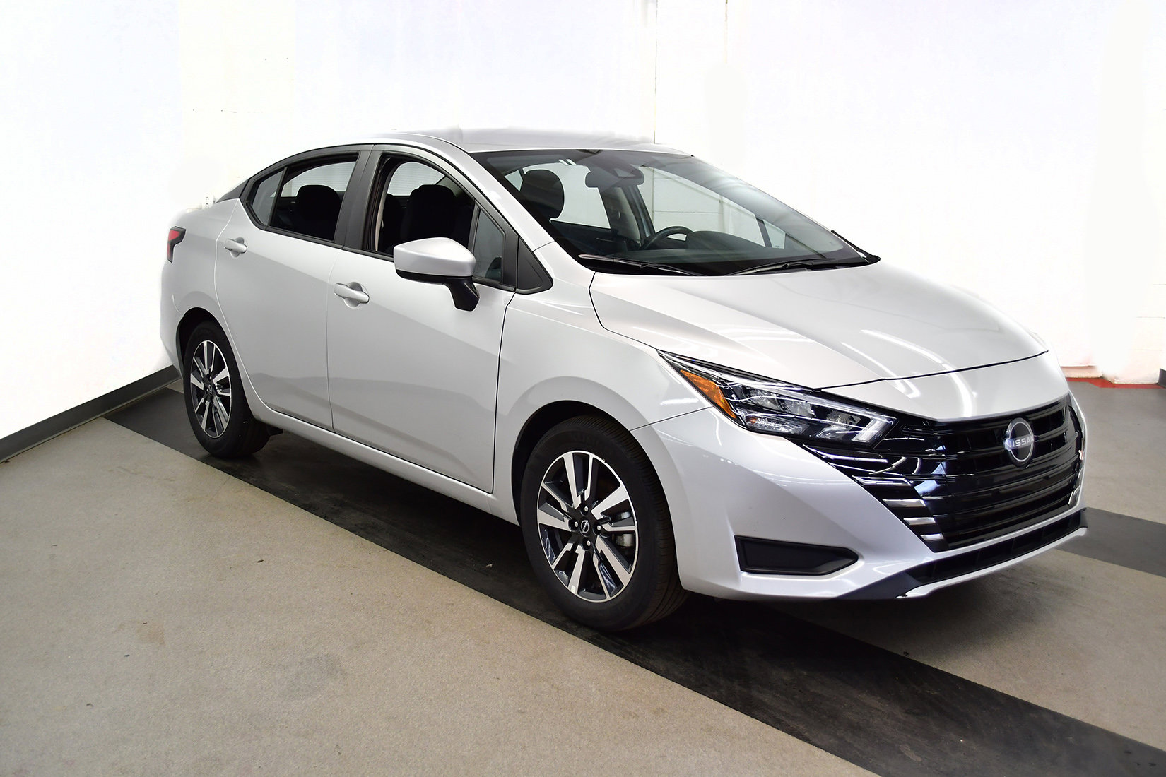 Used 2025 Nissan Versa SV image 37