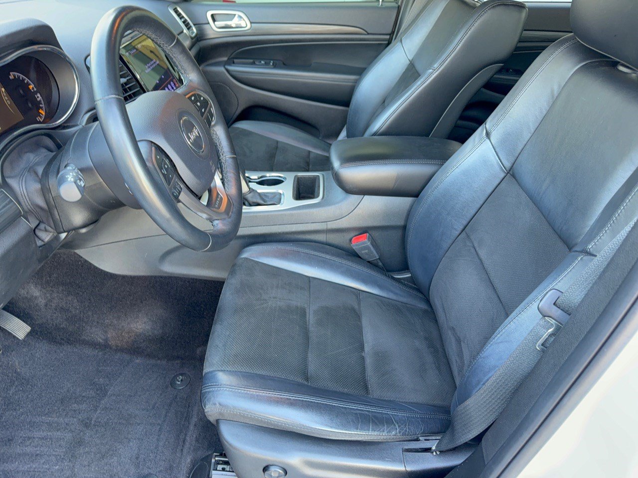 Used 2019 Jeep Grand Cherokee Altitude RWD image 5