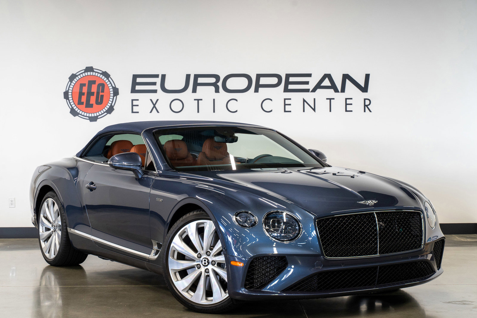 Used 2024 Bentley Continental GT V8 AWD/4WD image 2