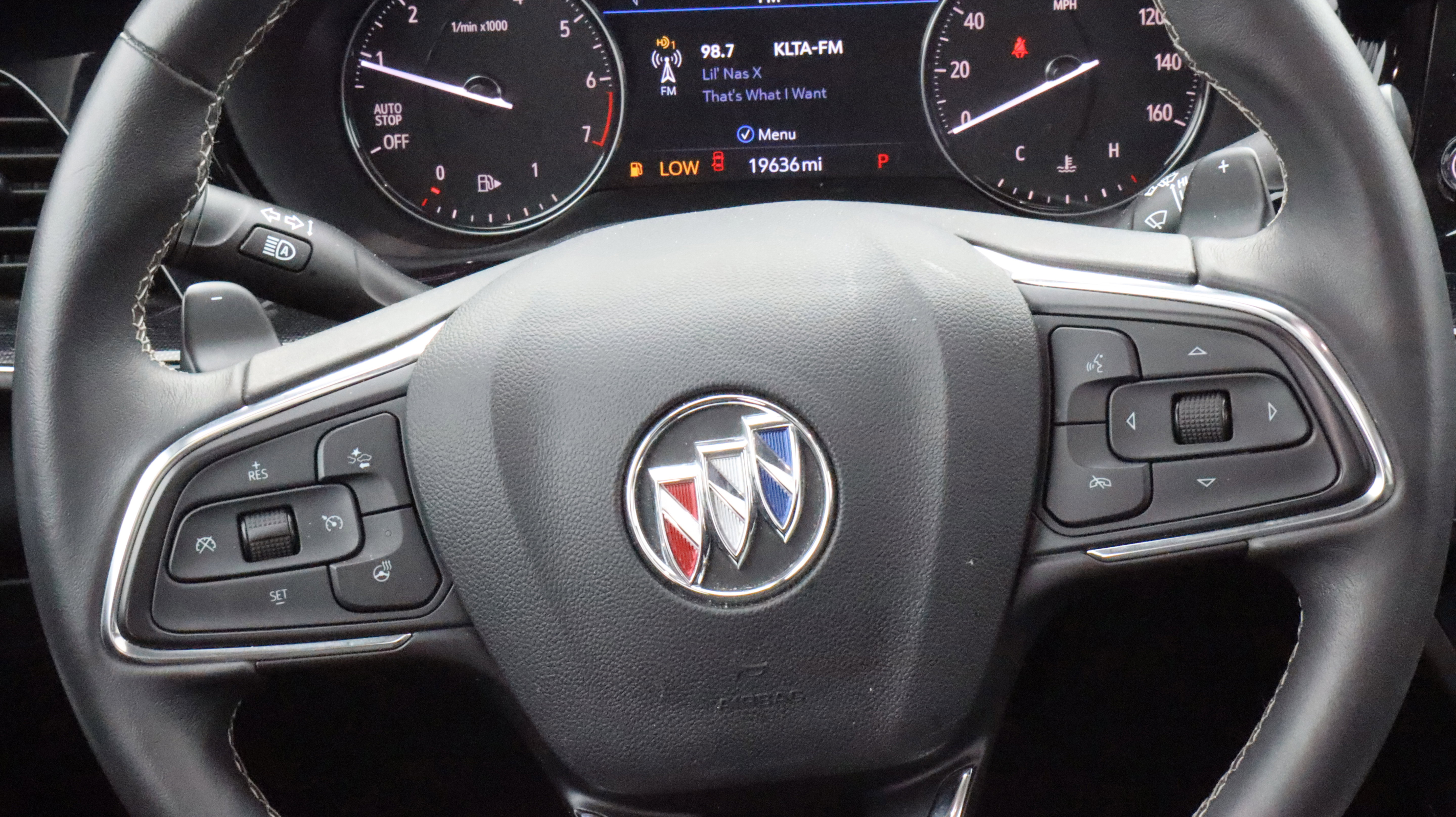 Certified 2022 Buick Envision Essence w/ Technology Package II AWD/4WD image 9