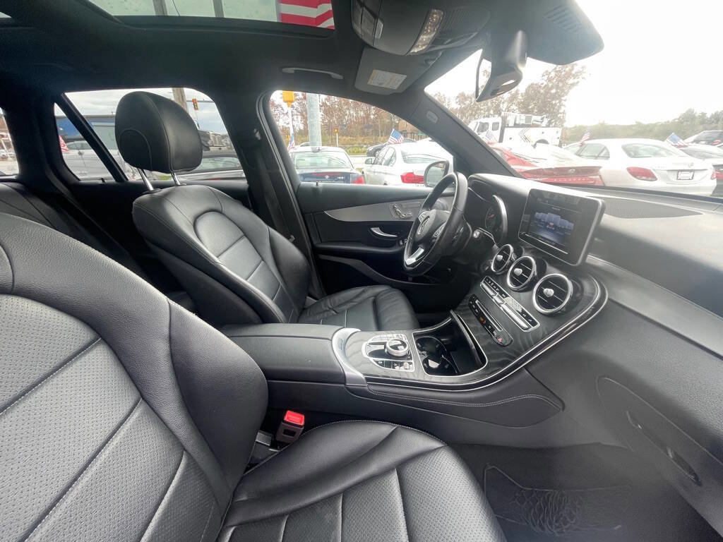 Used 2019 Mercedes-Benz GLC 300 4MATIC image 26