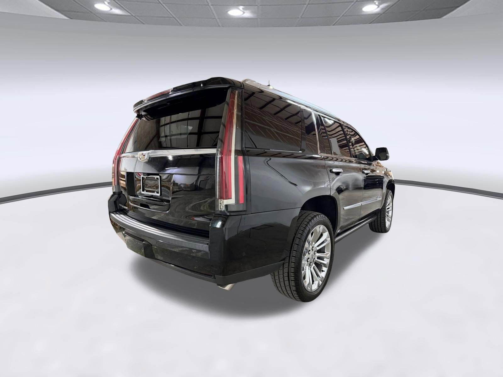 Used 2019 Cadillac Escalade Premium Luxury w/ LPO, Radiant Package AWD/4WD image 8