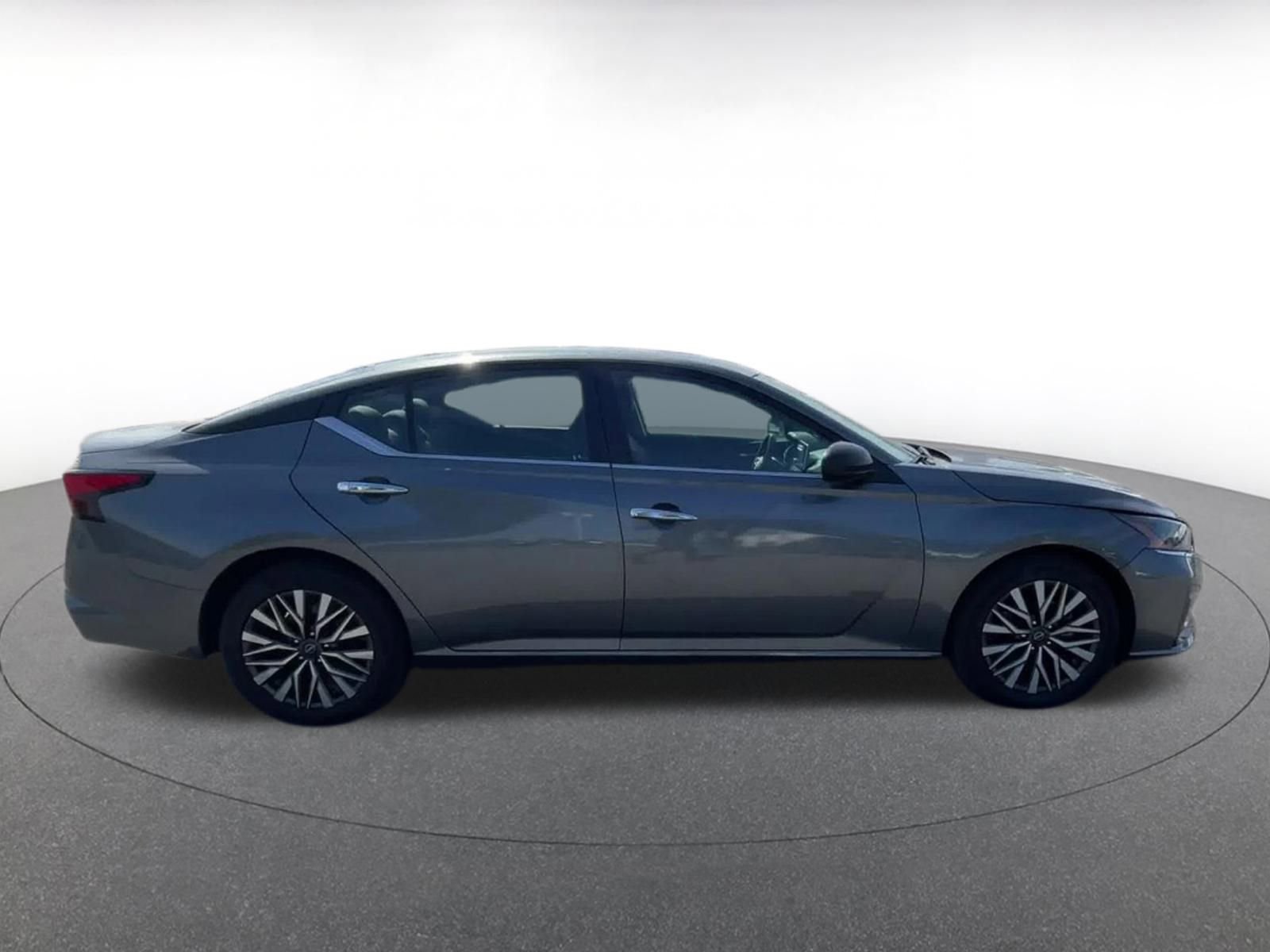 Used 2025 Nissan Altima 2.5 SV image 16