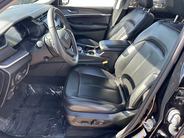 Used 2023 Jeep Grand Cherokee Limited w/ Luxury Tech Group II AWD/4WD image 20