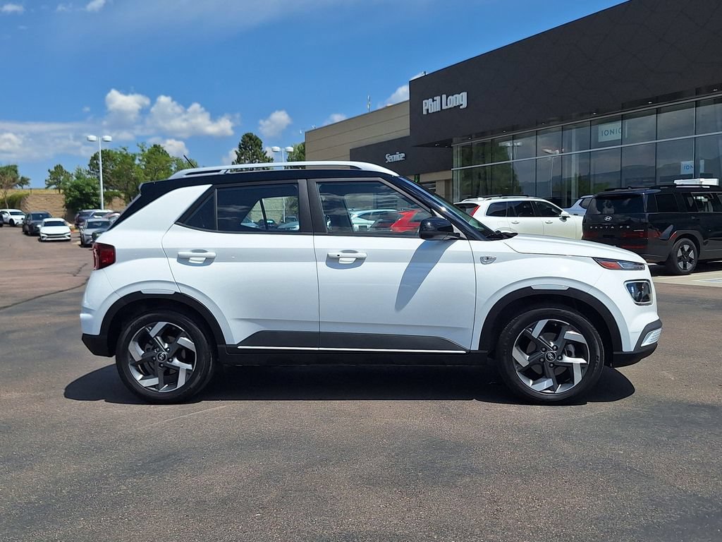 Used 2024 Hyundai Venue Limited FWD image 2