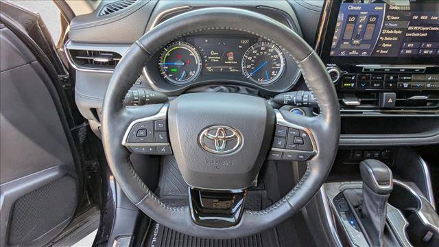 Used 2021 Toyota Highlander Platinum image 14