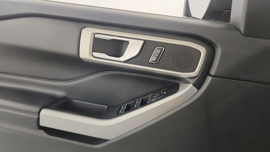 Used 2023 Ford Explorer XLT w/ Equipment Group 202A image 15