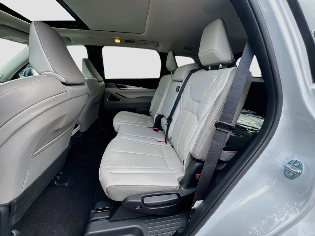 Used 2027 INFINITI QX60 Luxe w/ Cargo Package FWD image 27