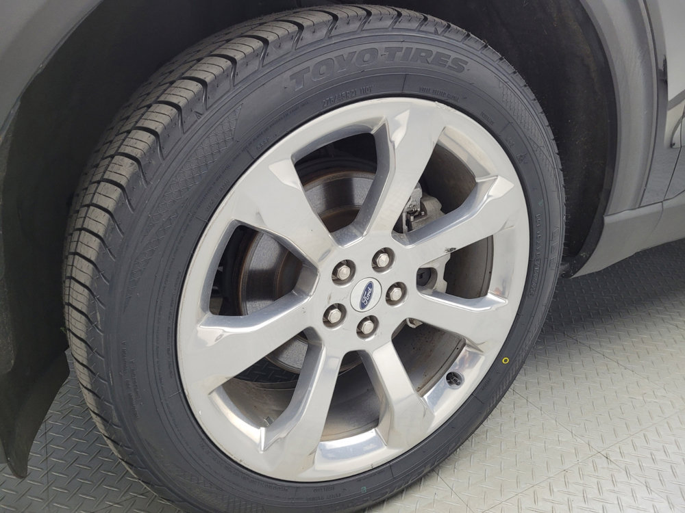 Used 2020 Ford Explorer Platinum w/ Premium Technology Package image 31