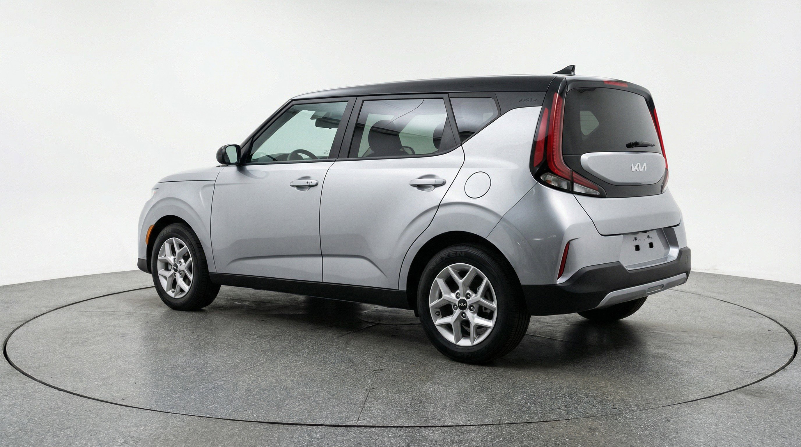 Used 2025 Kia Soul LX w/ LX Technology Package FWD image 6