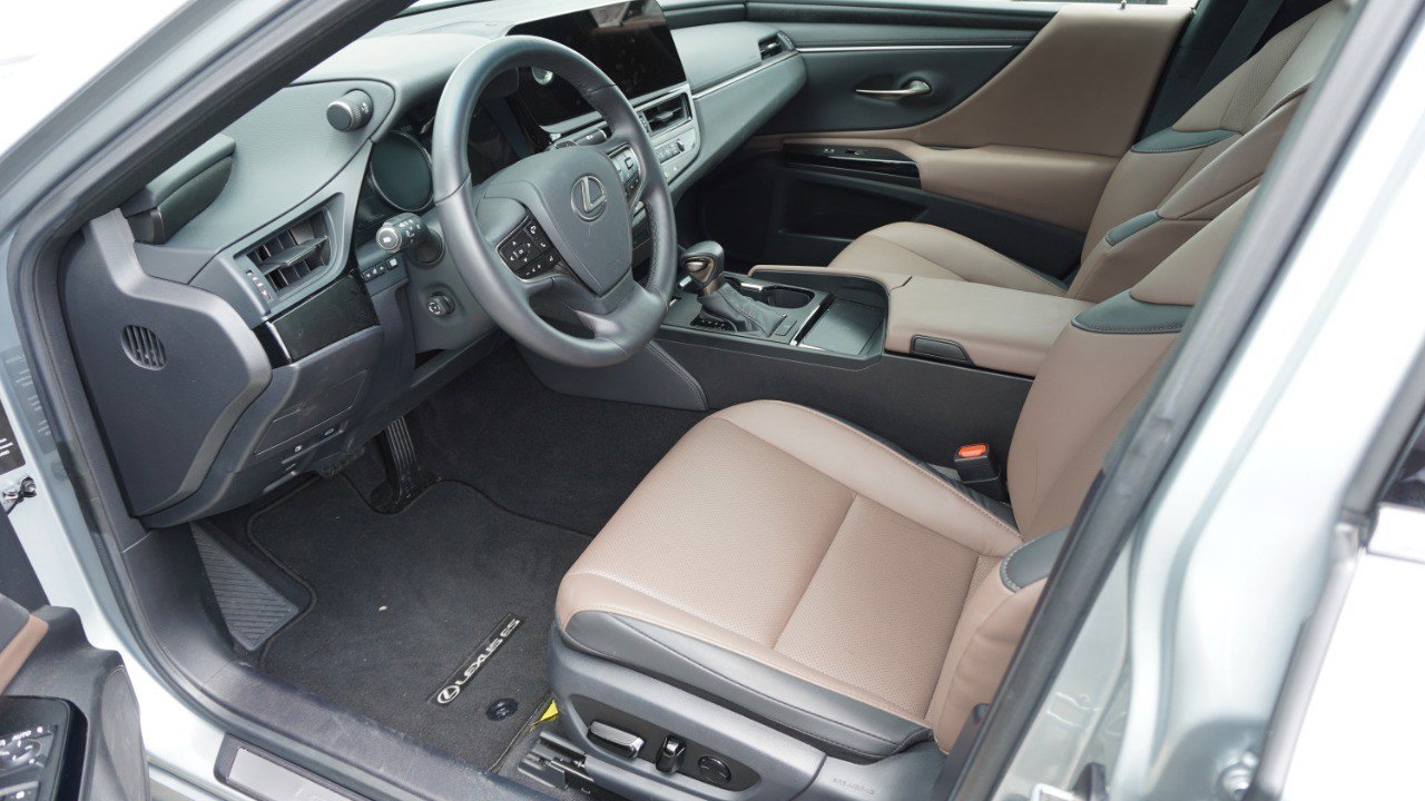 Certified 2025 Lexus ES 350 w/ Premium Package FWD image 9