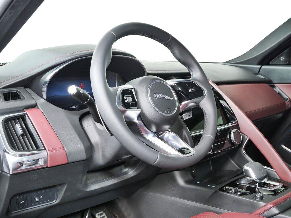 Used 2024 Jaguar E-PACE R-Dynamic SE AWD/4WD image 4