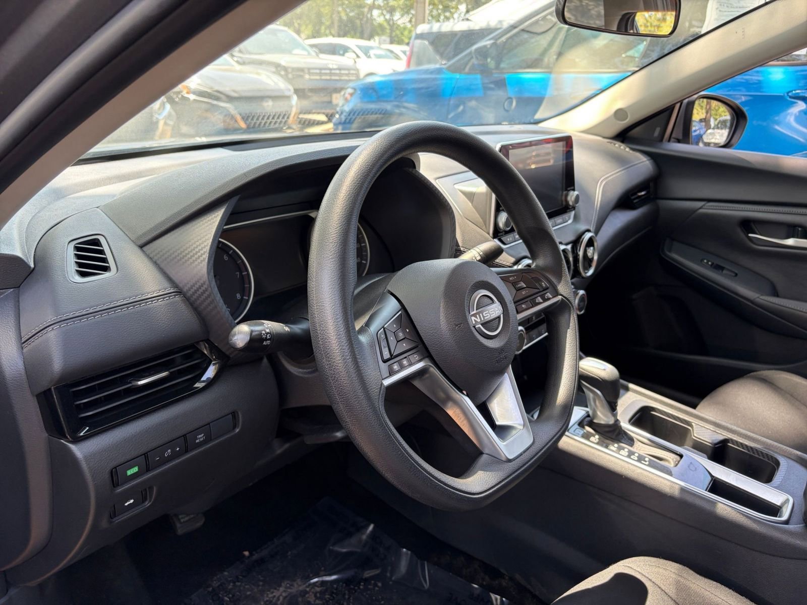 Used 2025 Nissan Sentra SV FWD image 33