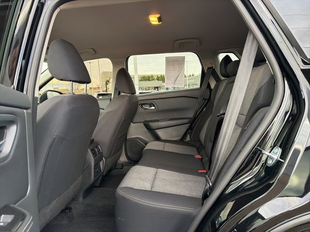 Used 2024 Nissan Rogue SV image 10
