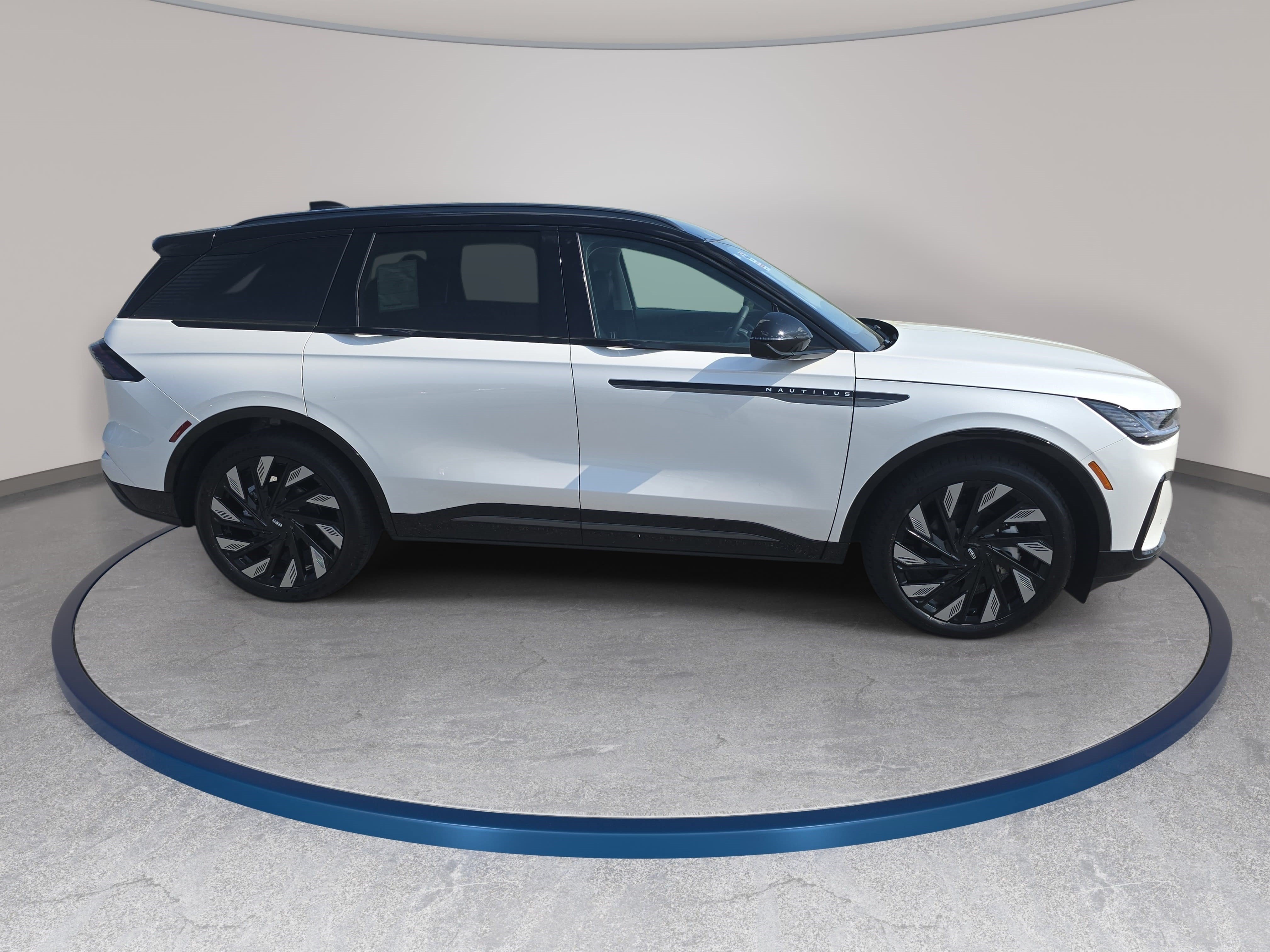 New 2026 Lincoln Nautilus Reserve w/ Jet Appearance Package AWD/4WD image 4