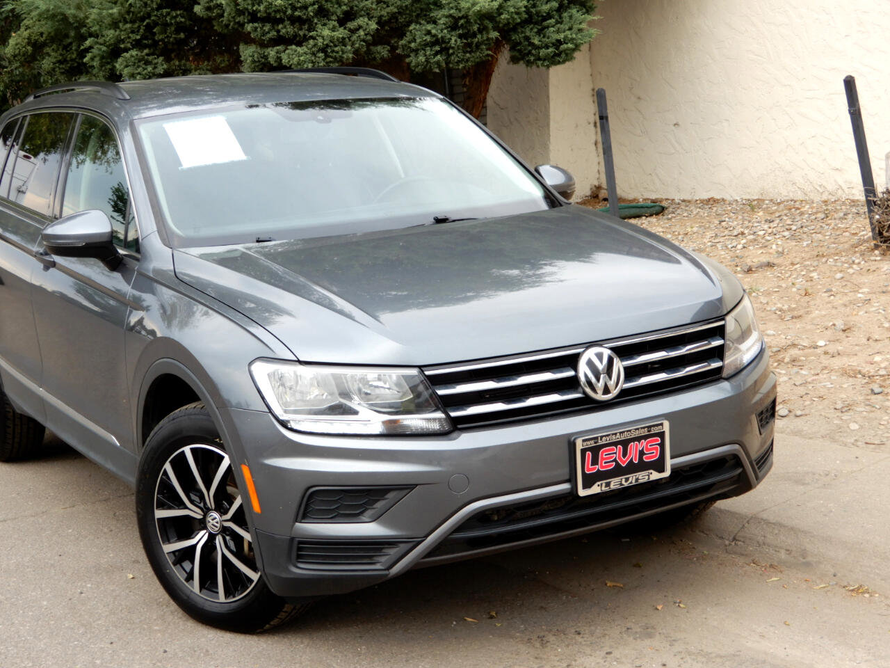 Used 2021 Volkswagen Tiguan SE image 2