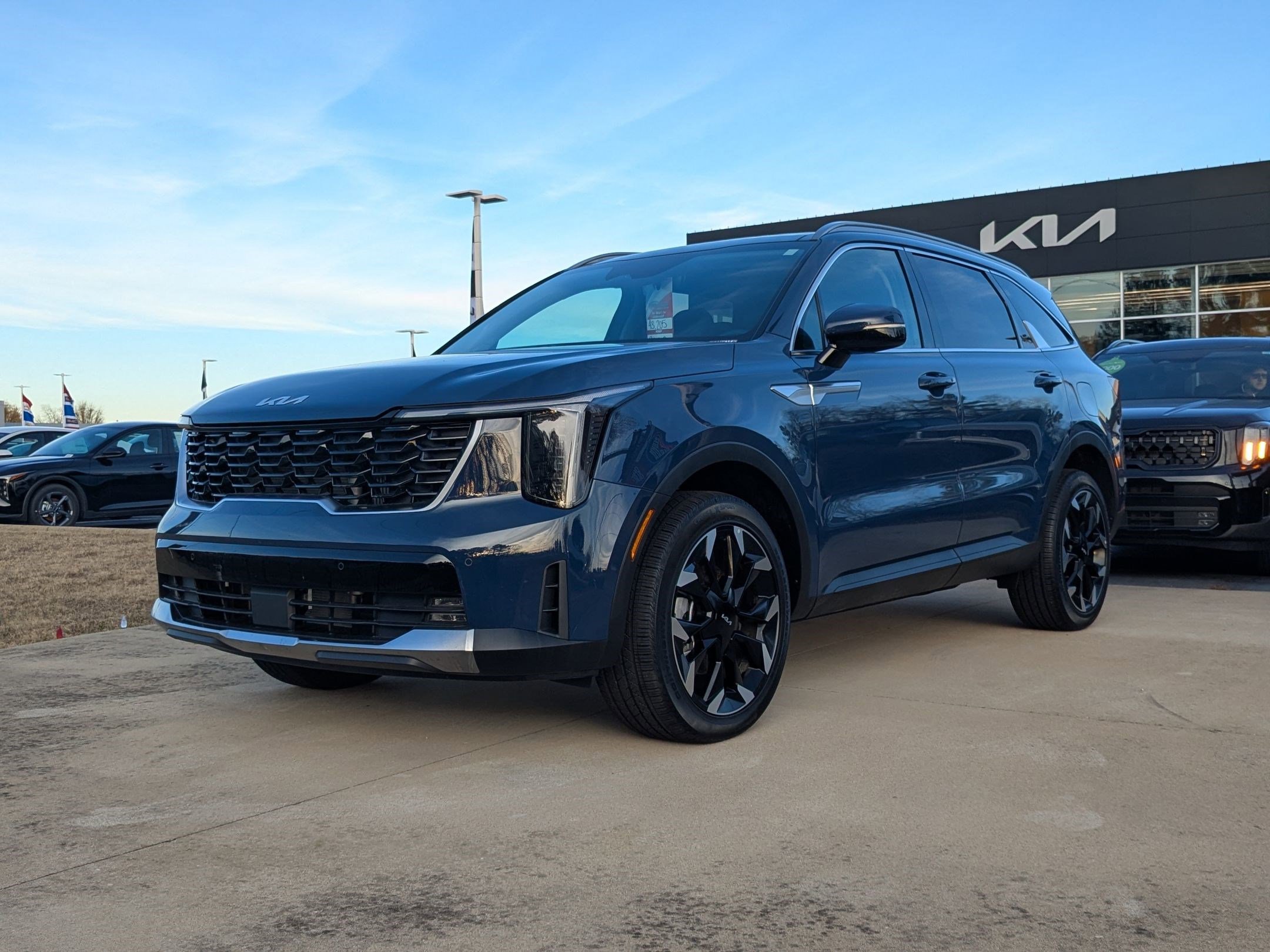New 2025 Kia Sorento EX w/ Panoramic Sunroof Package image 2