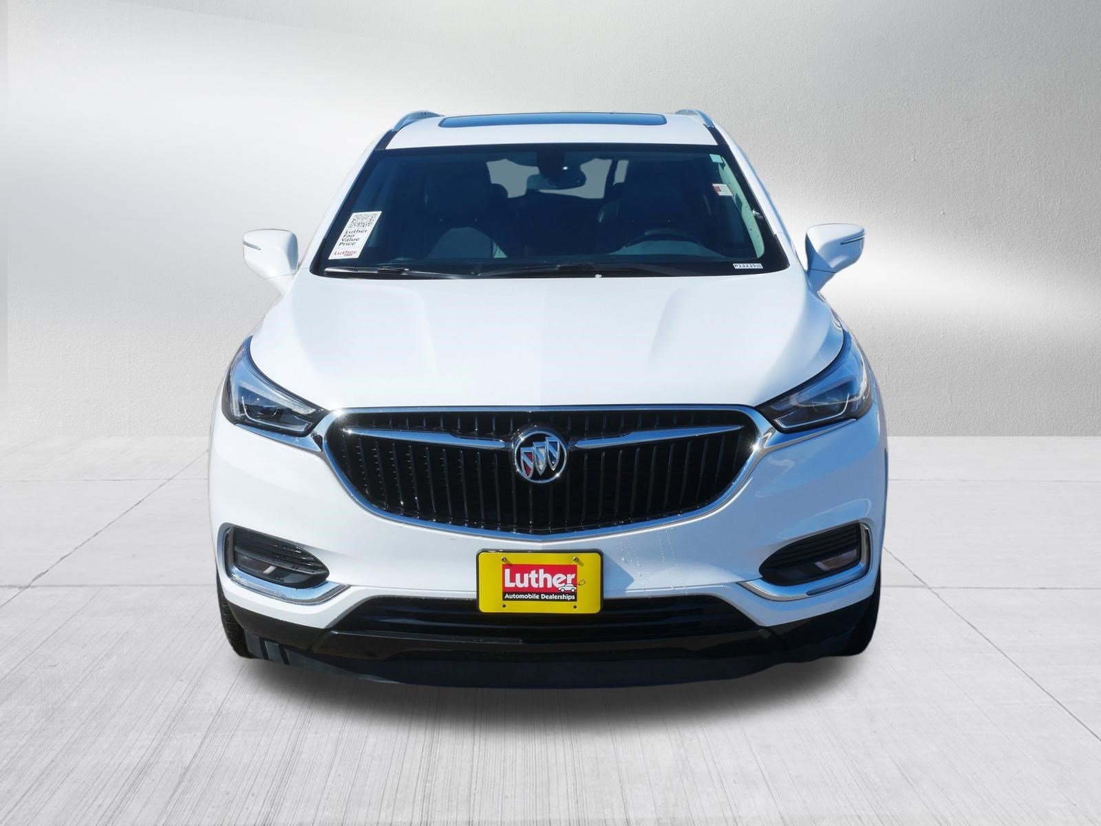 Used 2018 Buick Enclave Essence image 2