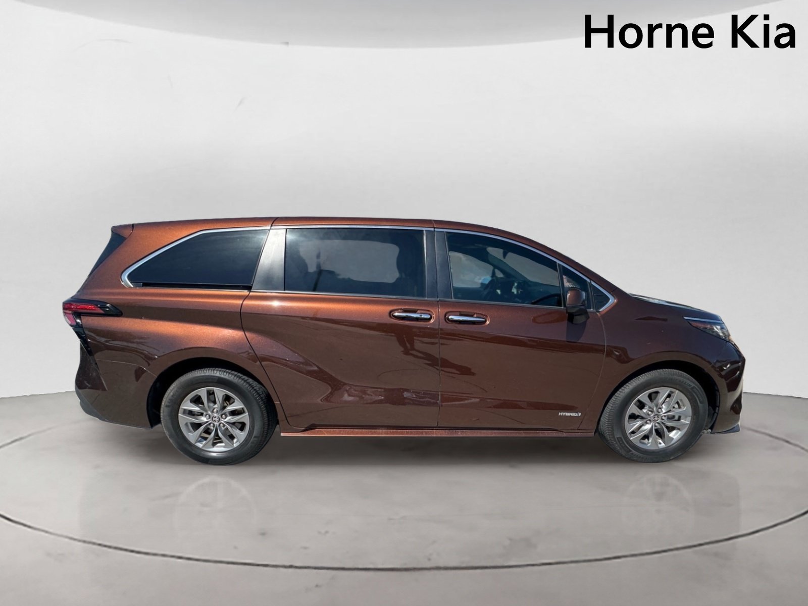 Used 2021 Toyota Sienna XLE FWD image 3
