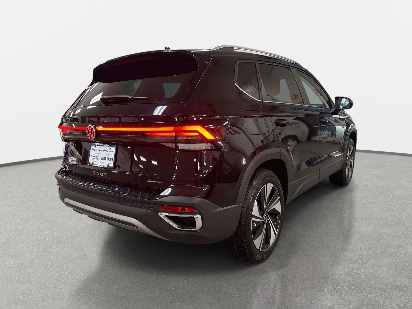 New 2026 Volkswagen Taos SE image 5