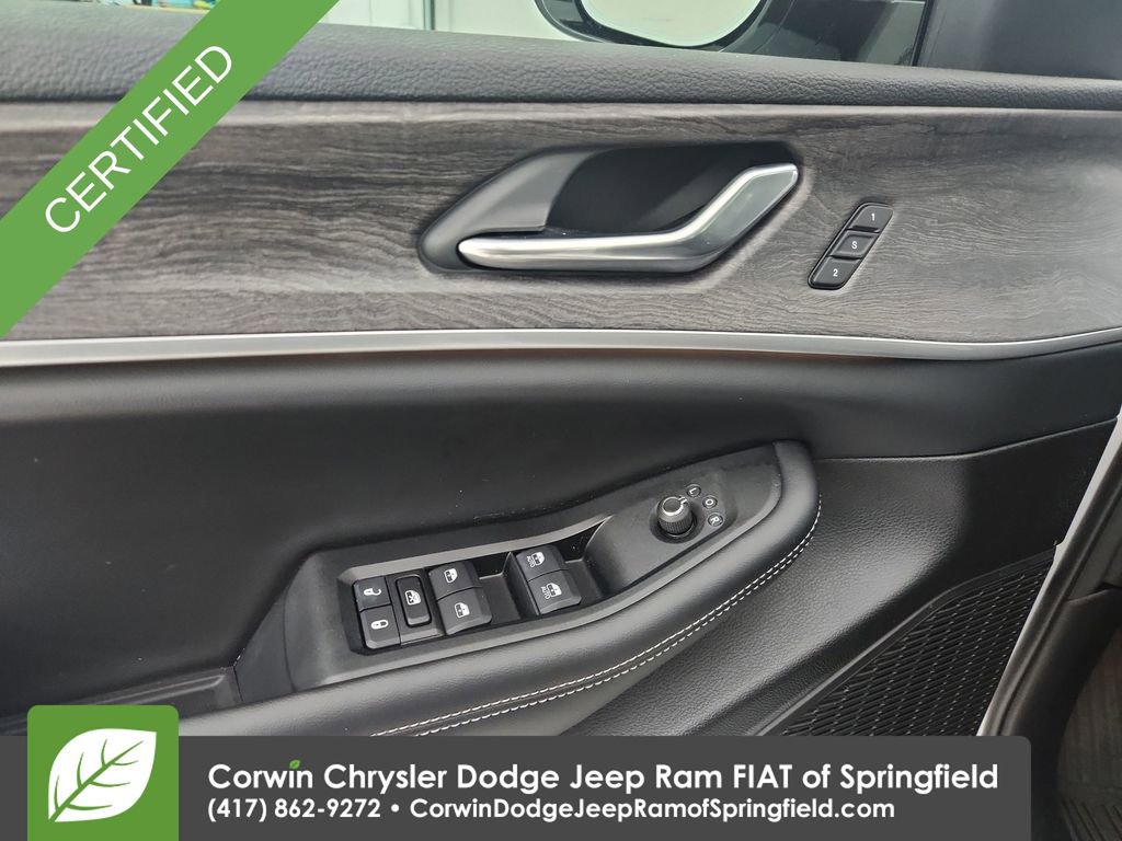 Used 2024 Jeep Grand Cherokee Limited w/ Luxury Tech Group II AWD/4WD image 20