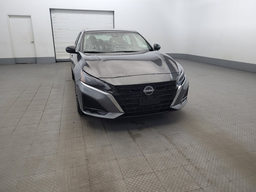 Used 2025 Nissan Altima 2.5 SV FWD image 14