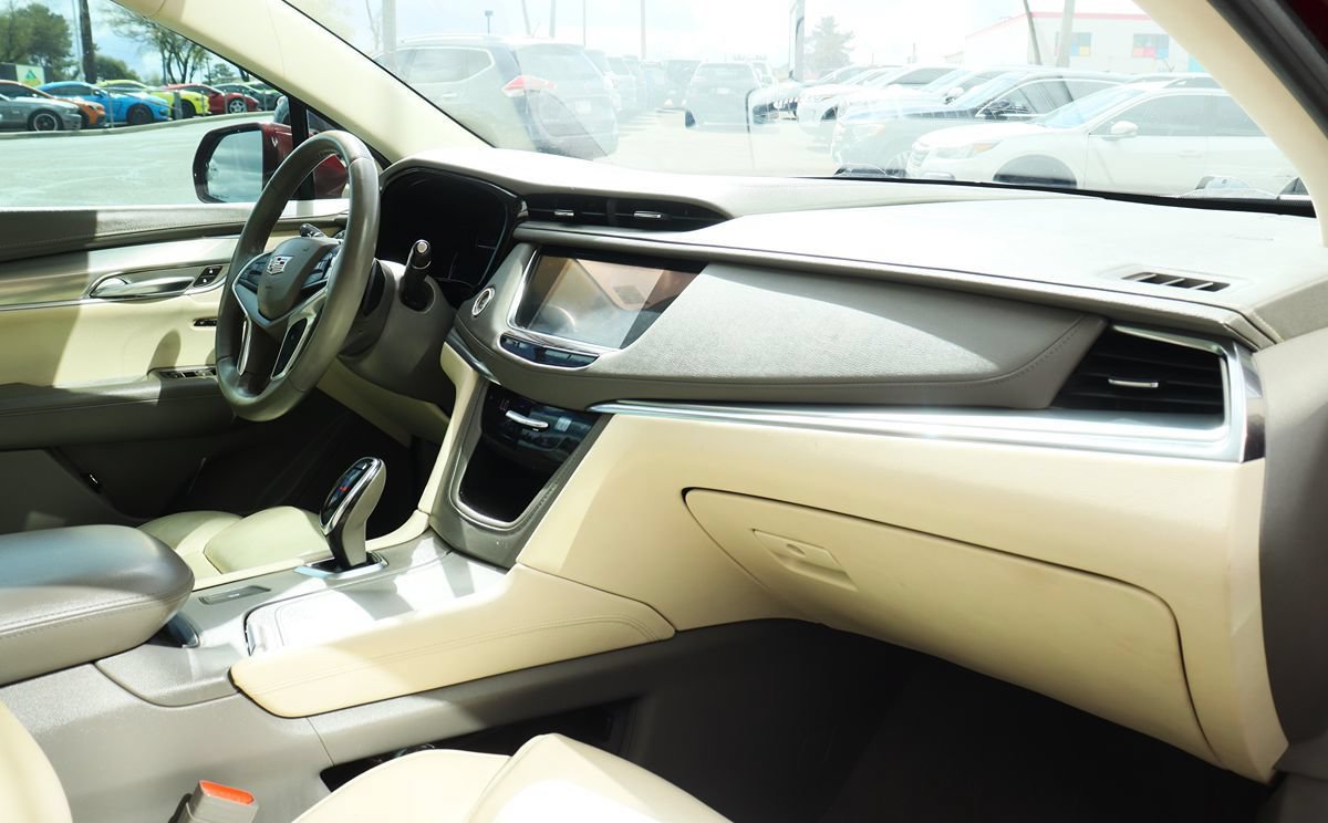 Used 2017 Cadillac XT5 Luxury w/ Driver Awareness Package FWD image 35