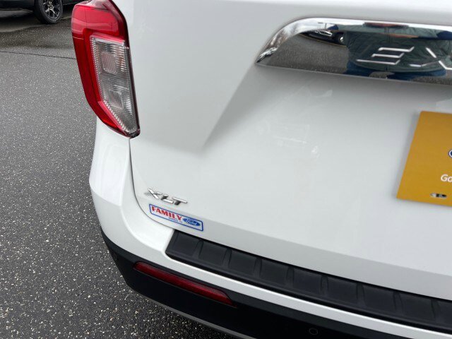 Certified 2022 Ford Explorer XLT w/ Equipment Group 202A image 34