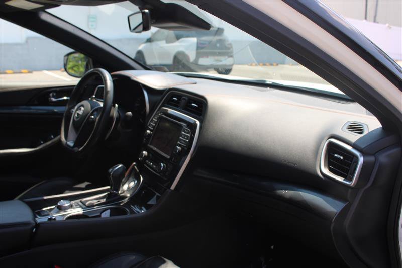 Used 2023 Nissan Maxima SR w/ Sport Mat Group FWD image 7