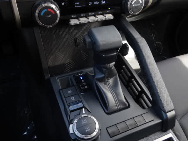 Used 2025 Toyota Tacoma SR5 AWD/4WD image 36