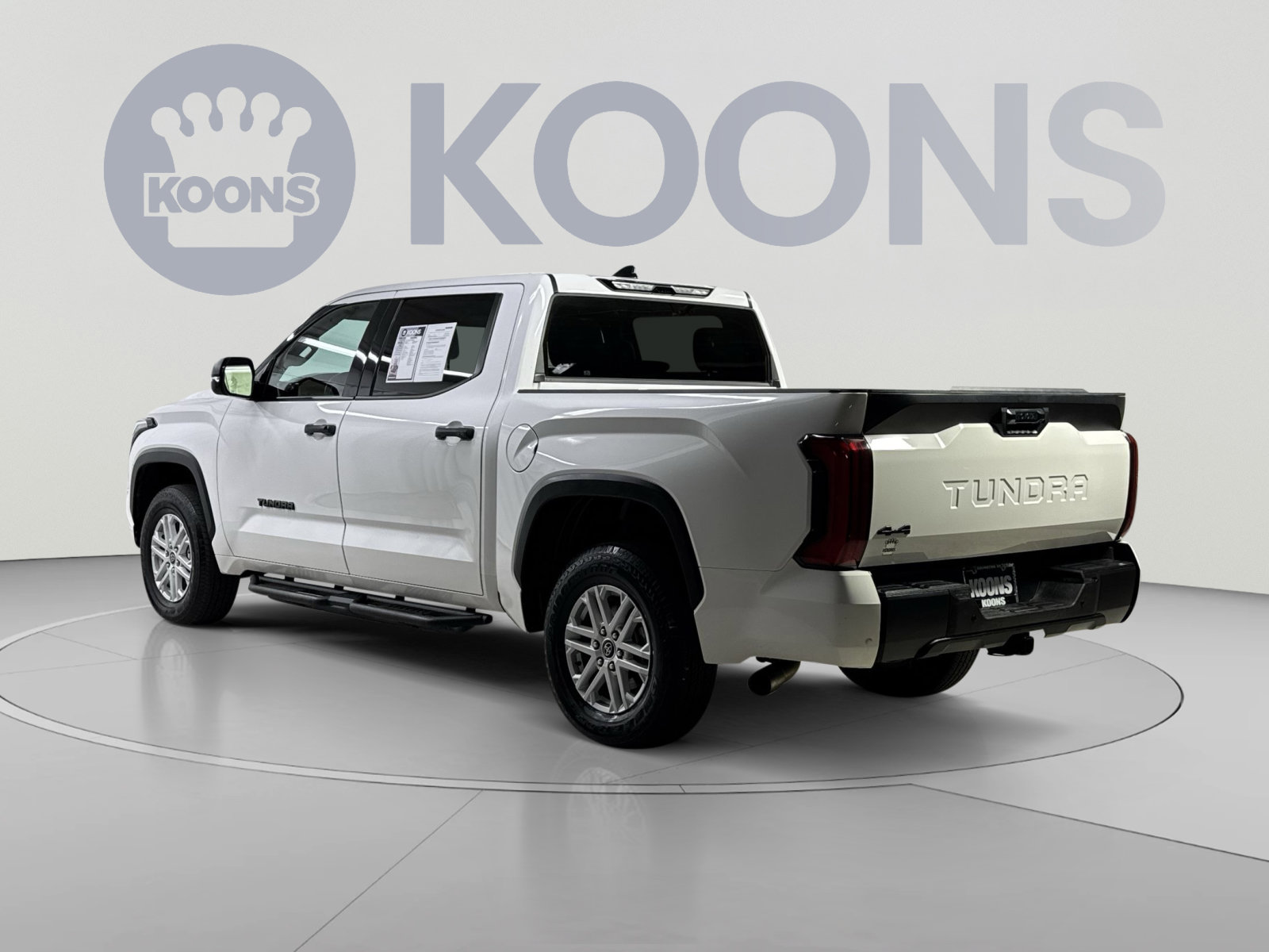 Used 2022 Toyota Tundra SR5 w/ SR5 Convenience Package AWD/4WD image 10