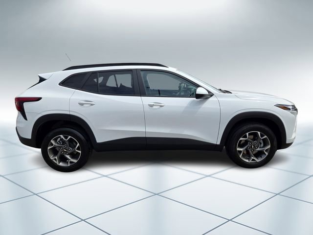 Used 2024 Chevrolet Trax LT w/ Driver Confidence Package FWD image 4
