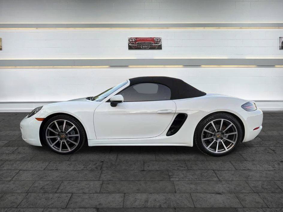 Used 2017 Porsche 718 Boxster RWD image 4