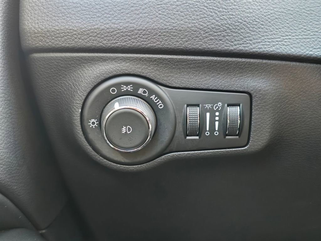 Used 2018 Jeep Compass Trailhawk w/ Navigation Group image 17