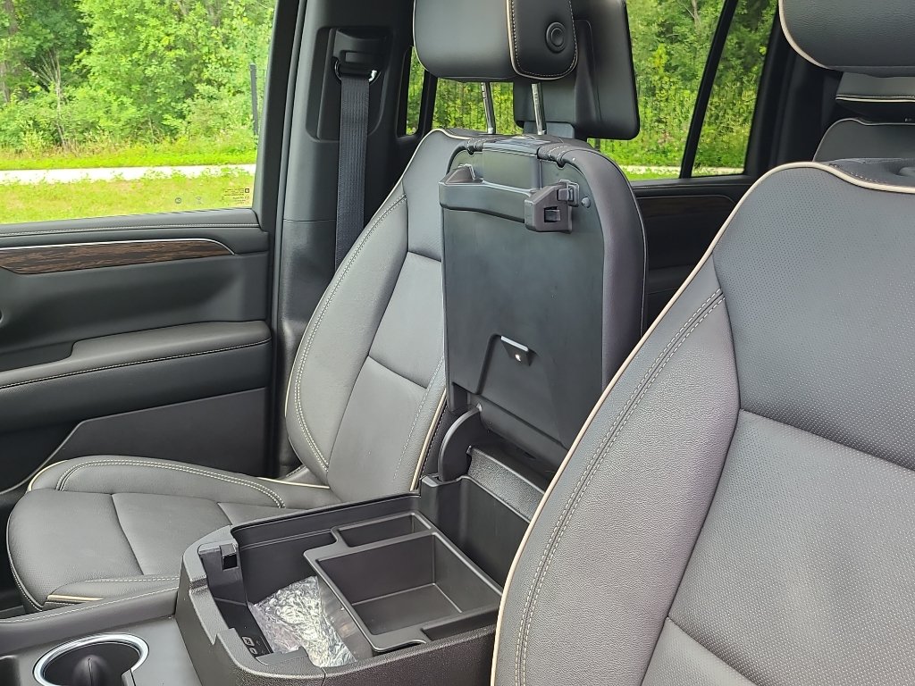 Used 2024 Chevrolet Suburban Premier AWD/4WD image 19