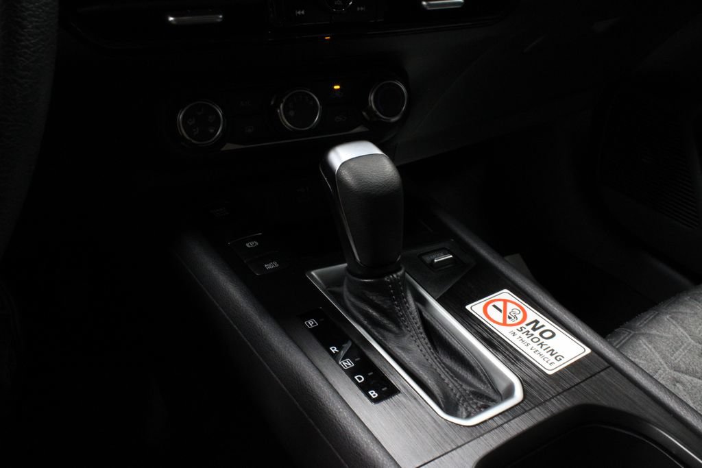 Used 2025 Nissan Kicks SV FWD image 29