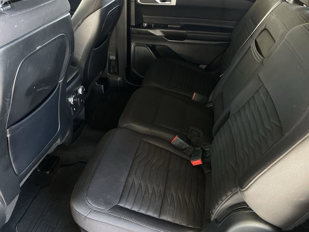 Used 2020 Ford Explorer XLT image 23