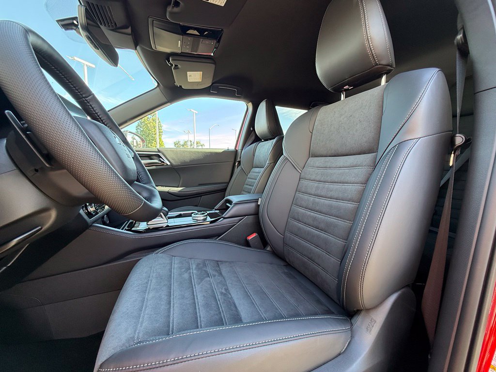 New 2026 Mitsubishi Outlander LE FWD image 33