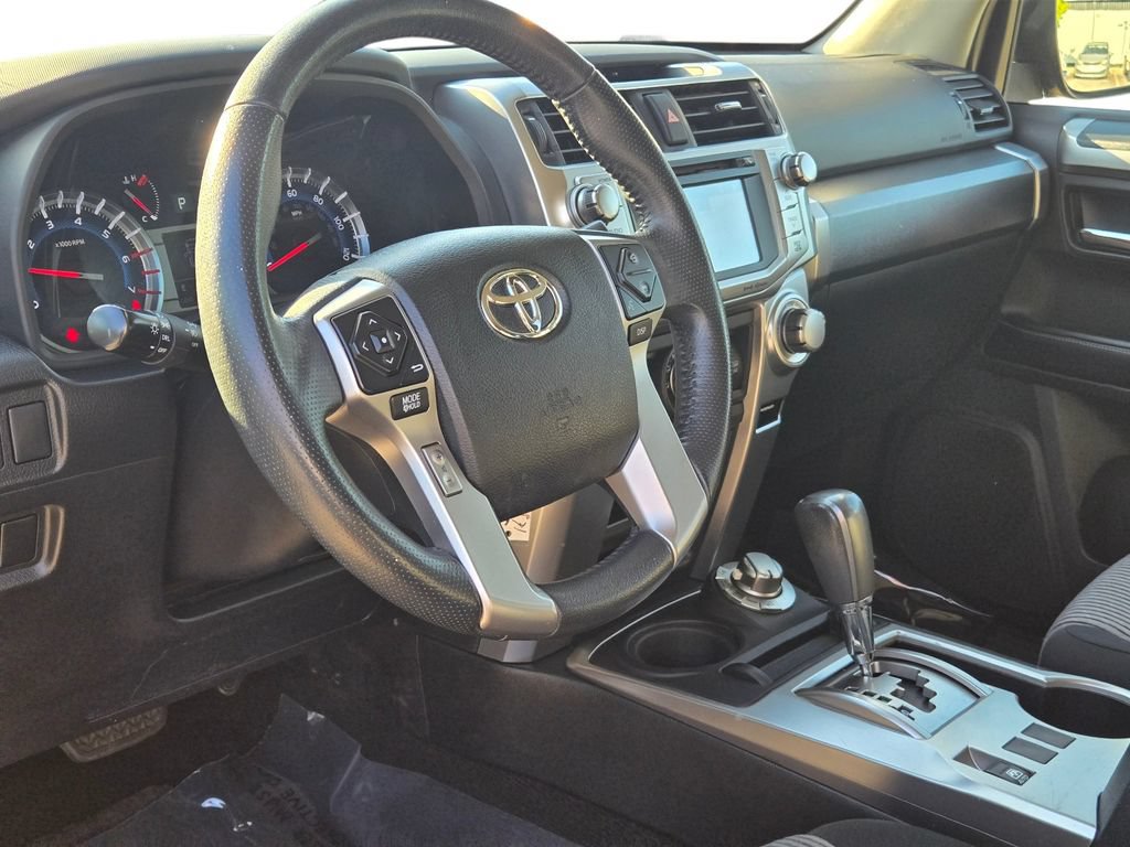 Used 2018 Toyota 4Runner SR5 AWD/4WD image 17