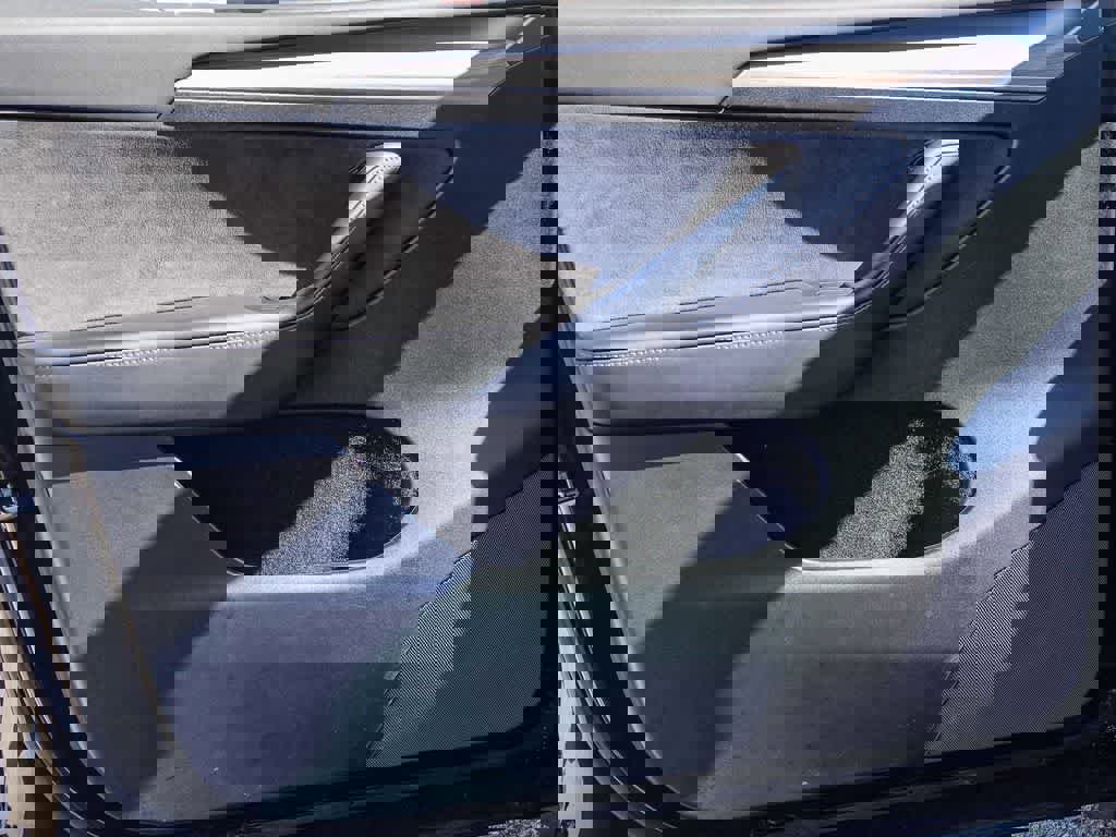 Used 2022 Tesla Model Y Long Range image 18