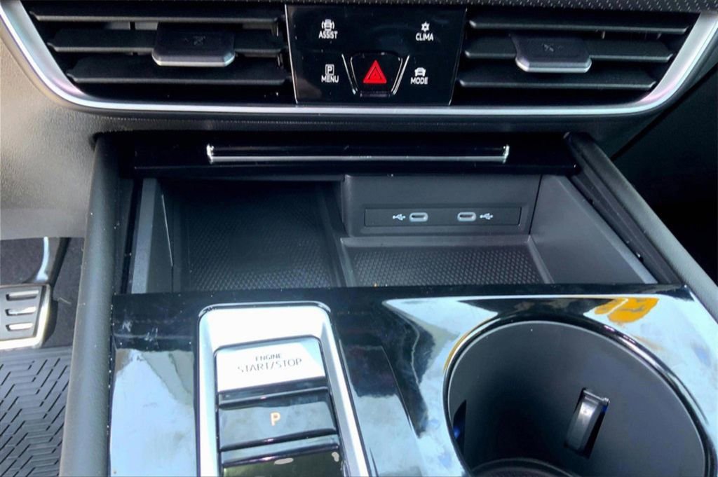 Used 2024 Volkswagen Atlas Cross Sport SEL Premium R-Line image 34