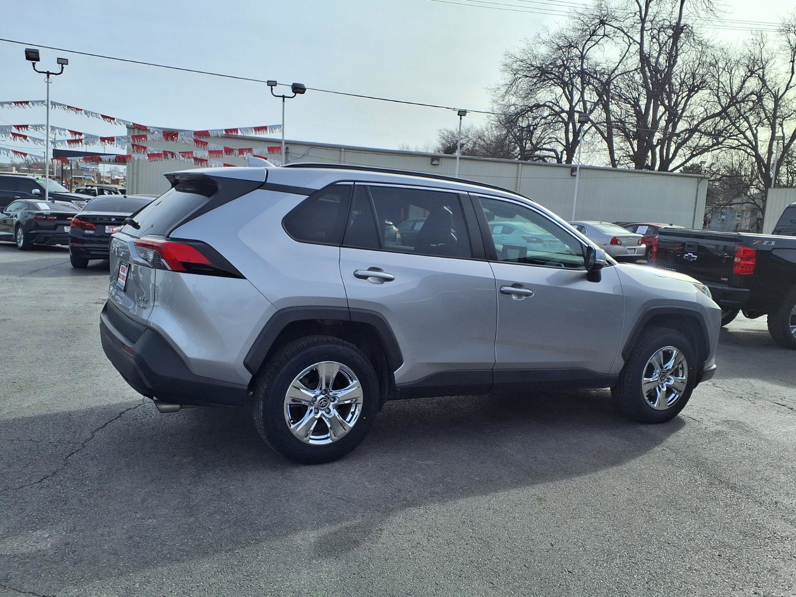 Used 2021 Toyota RAV4 XLE w/ Convenience Package image 23