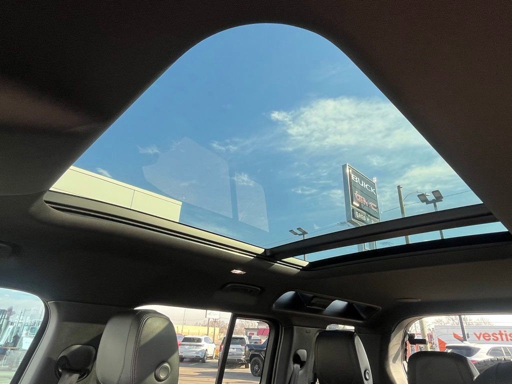 Used 2023 Land Rover Defender 110 SE image 45