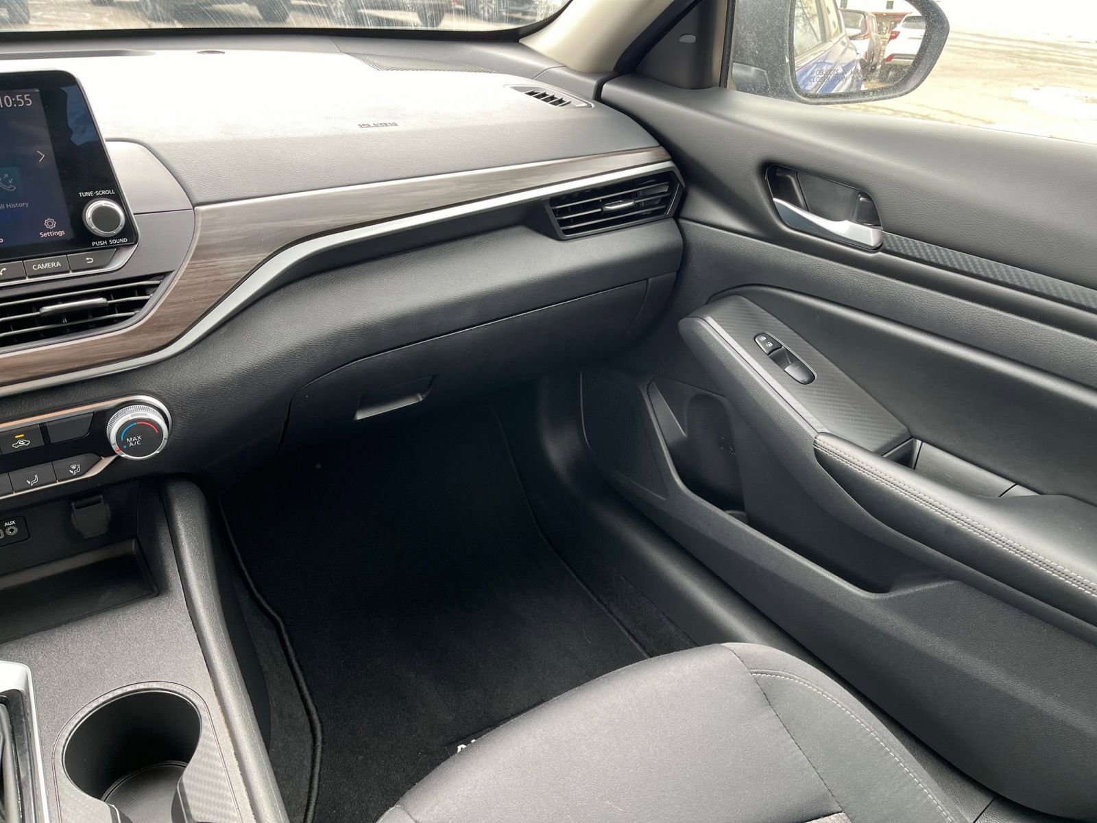 Used 2025 Nissan Altima 2.5 SV image 31