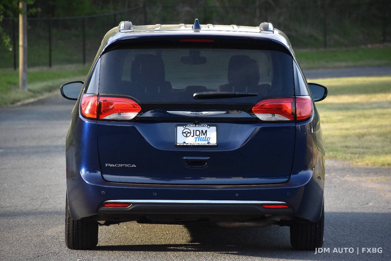 Used 2020 Chrysler Pacifica Touring-L FWD image 6