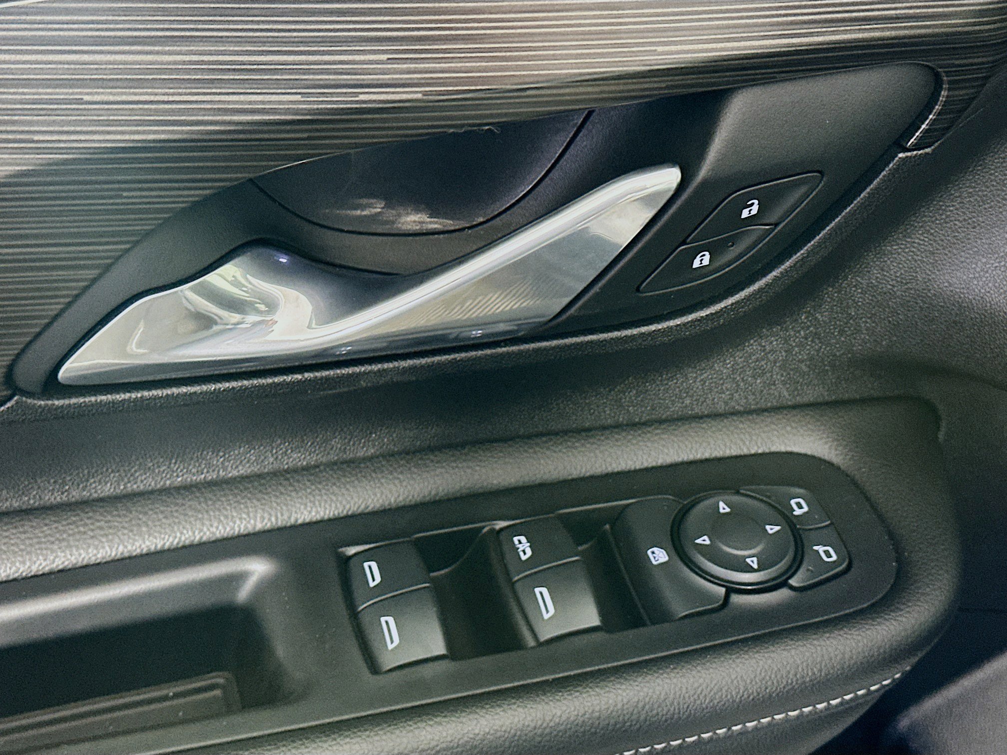 Used 2024 GMC Terrain SLE image 15