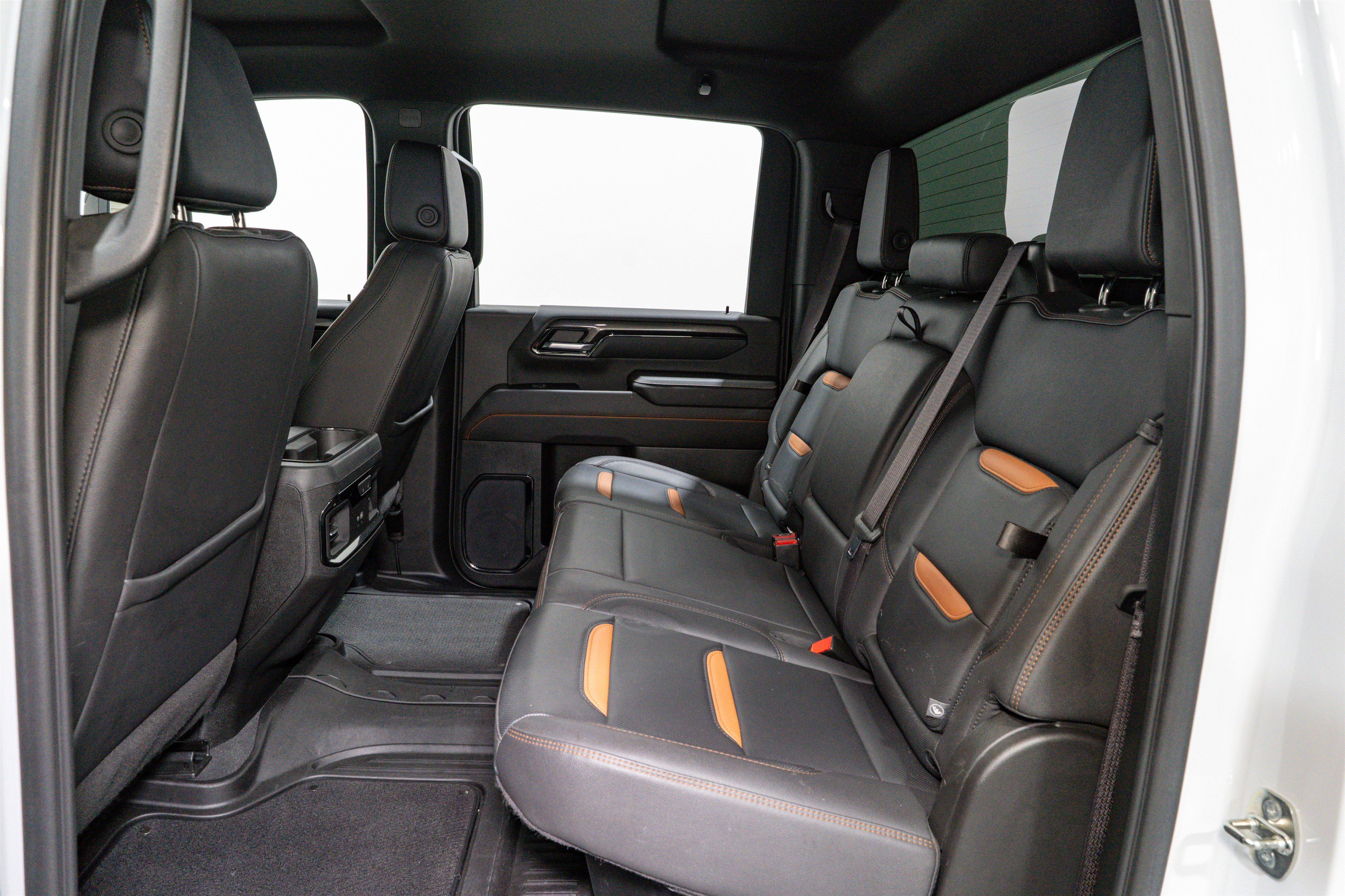 Used 2024 GMC Sierra 2500 AT4 image 14